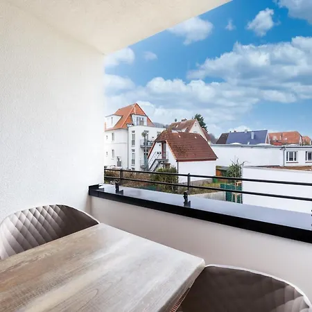 Geraeumige Mit Ueberdachter Terrasse